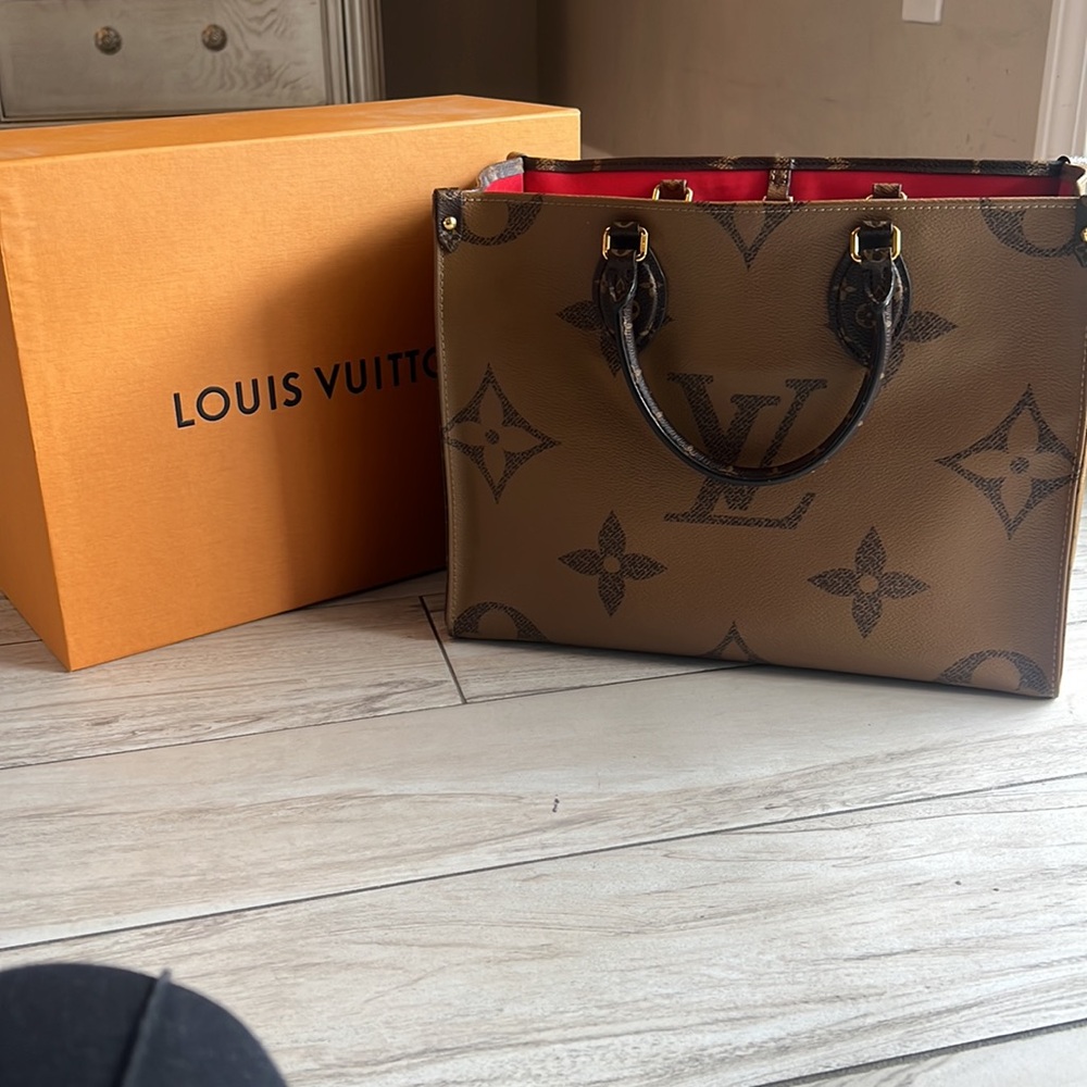Louis Vuitton on the go tote MM